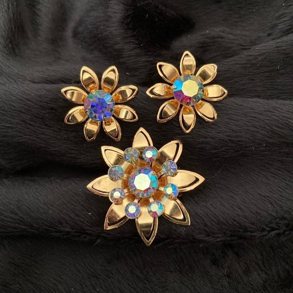 Vintage 1960's AB Flower/Star Design Clip On Earrings and Matching Brooch.